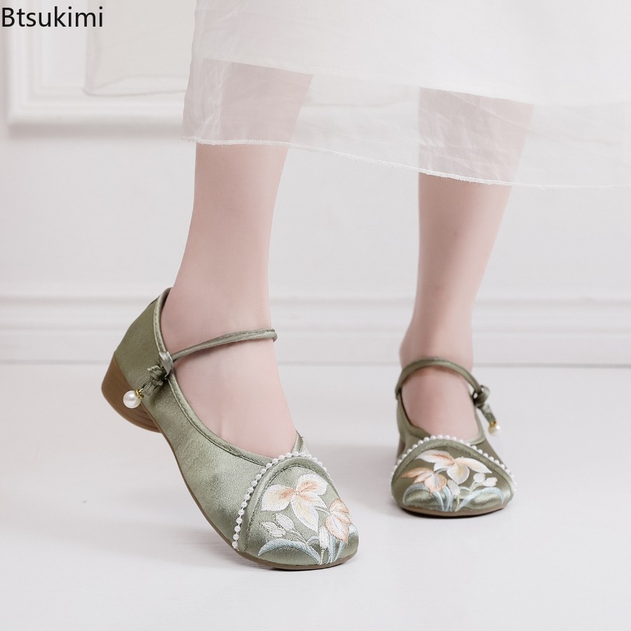 Ethnic Fashion In - Fashion Embroidered Chinese Style Low Heeled